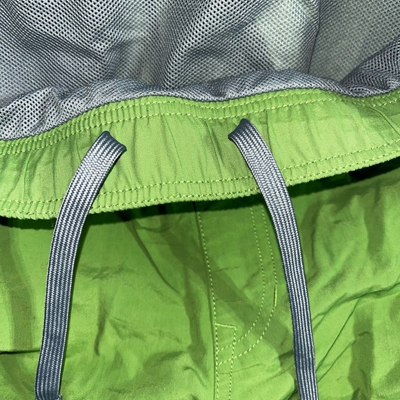 The North Face Hommes,  swim trunks. Size large, green color, w/draw string. - Picture 2 of 5